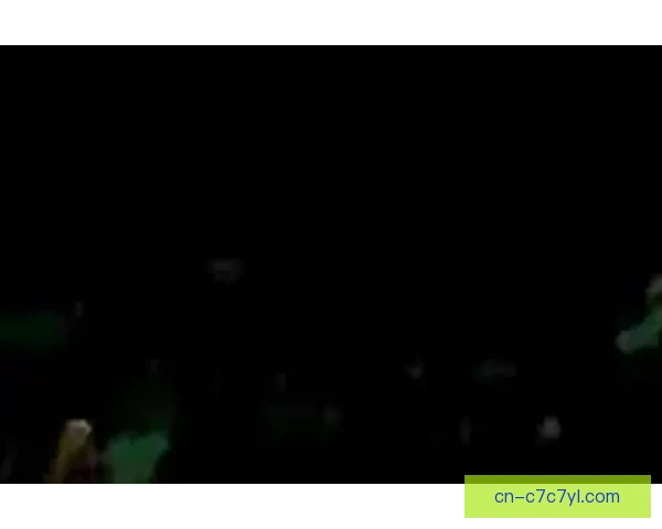 杨瀚森禁区勾手三不沾略显尴尬 杨瀚森禁区勾手三不沾略显尴尬